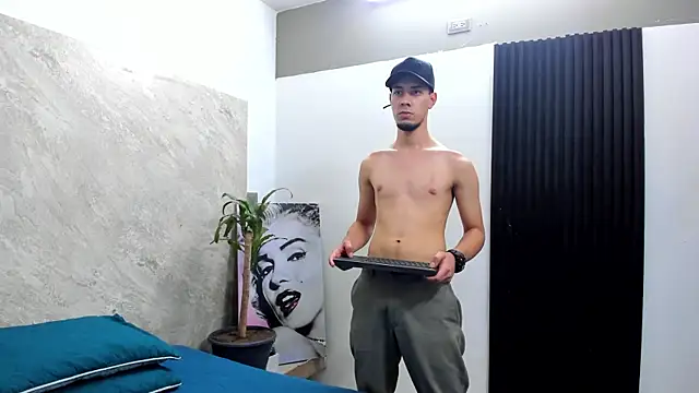 Snapshot of _Axel_09 chatting on 10-01-25, 03:45 Axel 09 online show from 10-01-25, 03:45