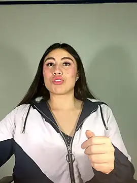 Snapshot of LunaBloom_77 chatting on 12-18-25, 07:31 LunaBloom 77 online show from 12-18-25, 07:31