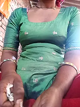 Snapshot of Reeta-rani chatting on 11-01-25, 04:03 Reeta-rani online show from 11-01-25, 04:03