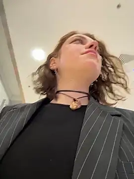 lucy-joy online show from 10-17-25, 09:23