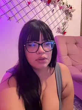 Snapshot of Emily_Taylor2 chatting on 06-16-26, 02:03 Emily Taylor2 online show from 06-16-26, 02:03