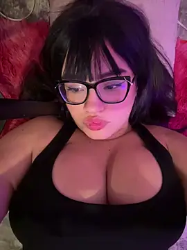 Snapshot of Emily_Taylor2 chatting on 06-21-26, 02:03 Emily Taylor2 online show from 06-21-26, 02:03