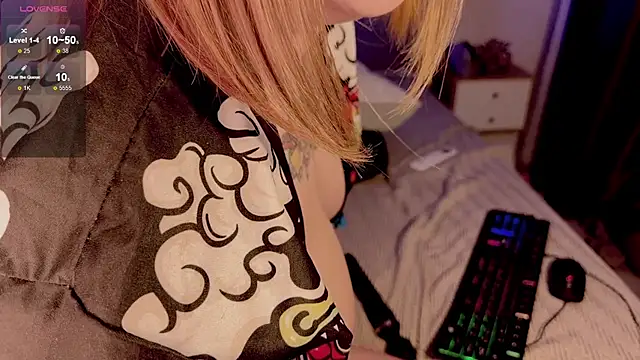 Snapshot of NaomiRey1 chatting on 11-14-25, 05:44 NaomiRey1 online show from 11-14-25, 05:44