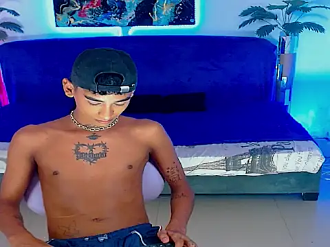 Snapshot of gabo_hotboy chatting on 05-18-26, 07:25 gabo hotboy online show from 05-18-26, 07:25