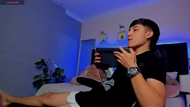 Snapshot of Ares_di_martin chatting on 12-13-25, 07:53 Ares di martin online show from 12-13-25, 07:53