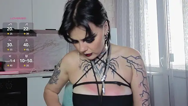 Snapshot of IntrigueYourDay chatting on 06-15-26, 08:05 IntrigueYourDay online show from 06-15-26, 08:05