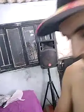 Snapshot of miroqui143 chatting on 10-10-25, 12:42 miroqui143 online show from 10-10-25, 12:42