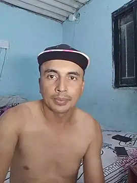 Snapshot of miroqui143 chatting on 10-13-25, 11:49 miroqui143 online show from 10-13-25, 11:49