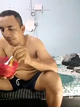 Snapshot of miroqui143 chatting on 10-31-25, 11:28 miroqui143 online show from 10-31-25, 11:28