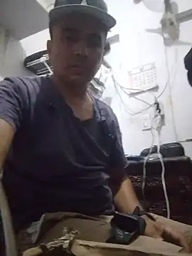 Snapshot of miroqui143 chatting on 11-14-25, 02:16 miroqui143 online show from 11-14-25, 02:16