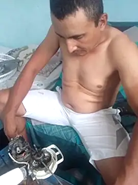 Snapshot of miroqui143 chatting on 12-14-25, 04:34 miroqui143 online show from 12-14-25, 04:34