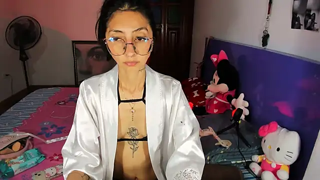 Snapshot of Anais_lux chatting on 06-15-26, 11:51 Anais lux online show from 06-15-26, 11:51