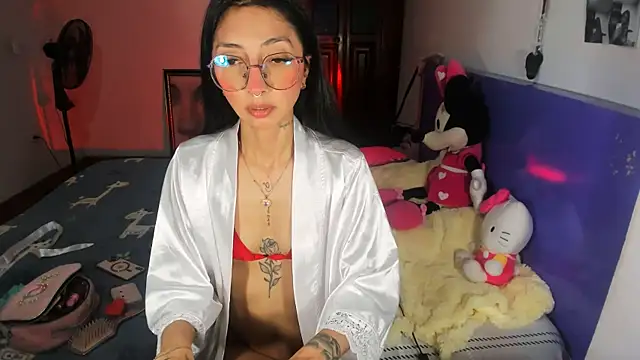 Snapshot of Anais_lux chatting on 06-26-26, 12:04 Anais lux online show from 06-26-26, 12:04