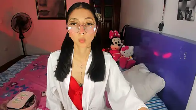 Snapshot of Anais_lux chatting on 06-30-26, 12:22 Anais lux online show from 06-30-26, 12:22