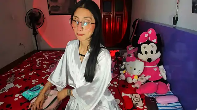 Snapshot of Anais_lux chatting on 07-06-26, 10:45 Anais lux online show from 07-06-26, 10:45