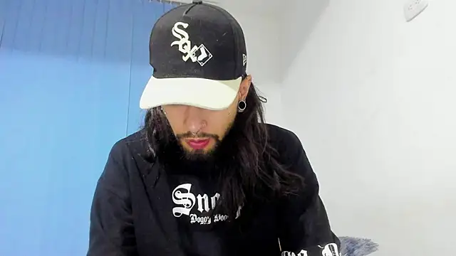 Snapshot of Theferxxo_12 chatting on 10-28-25, 11:07 Theferxxo 12 online show from 10-28-25, 11:07