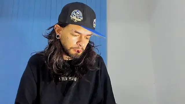 Snapshot of Theferxxo_12 chatting on 10-29-25, 11:06 Theferxxo 12 online show from 10-29-25, 11:06