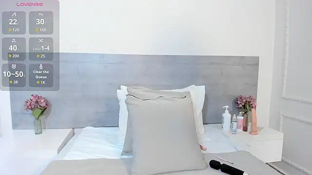 sunnyWhitee online show from 10-31-25, 07:26