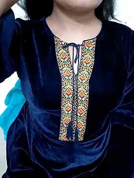 Snapshot of Aavya_007 chatting on 10-28-25, 03:32 Aavya 007 online show from 10-28-25, 03:32