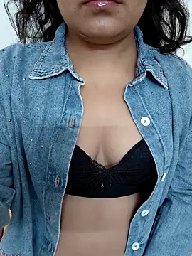 Snapshot of Aavya_007 chatting on 11-25-25, 03:17 Aavya 007 online show from 11-25-25, 03:17