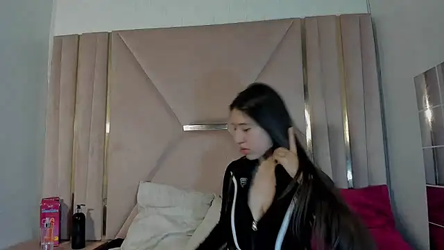 Snapshot of venusmorgan chatting on 09-24-25, 02:42 venusmorgan online show from 09-24-25, 02:42