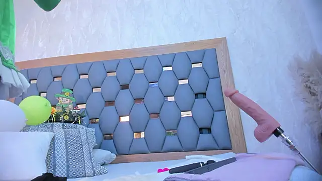 Snapshot of crystal_sm chatting on 03-17-26, 03:00 crystal sm online show from 03-17-26, 03:00