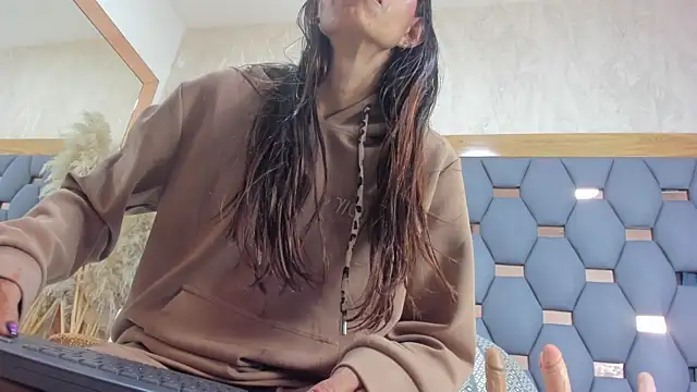 Snapshot of crystal_sm chatting on 03-27-26, 03:12 crystal sm online show from 03-27-26, 03:12