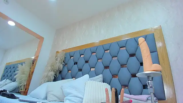 Snapshot of crystal_sm chatting on 04-11-26, 03:11 crystal sm online show from 04-11-26, 03:11