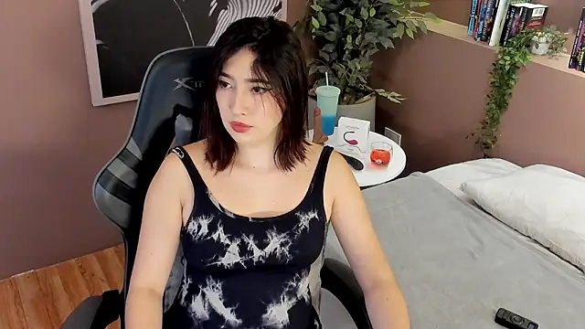 Snapshot of Skyyle_ chatting on 02-20-26, 01:11 Skyyle online show from 02-20-26, 01:11