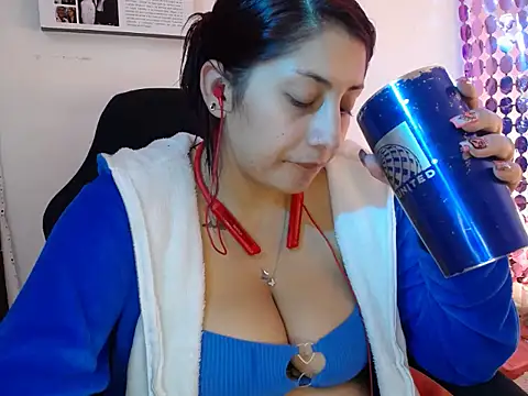 Snapshot of Nicol_V chatting on 10-24-25, 04:20 Nicol V online show from 10-24-25, 04:20