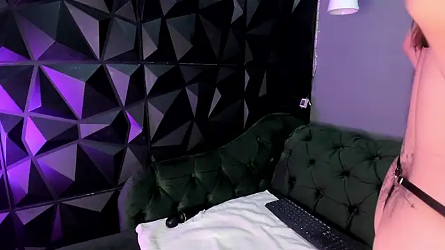 Snapshot of Astridhotman chatting on 10-15-25, 08:53 Astridhotman online show from 10-15-25, 08:53