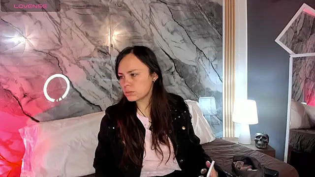 Snapshot of Astridhotman chatting on 10-17-25, 08:00 Astridhotman online show from 10-17-25, 08:00