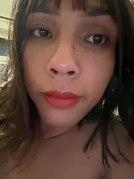 Snapshot of Ladyboyluxe chatting on 02-27-26, 12:21 Ladyboyluxe online show from 02-27-26, 12:21