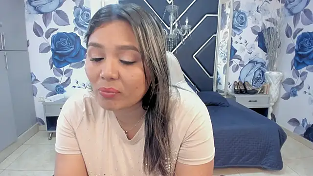 Snapshot of LatinaHoleQueen chatting on 11-05-25, 02:17 LatinaHoleQueen online show from 11-05-25, 02:17