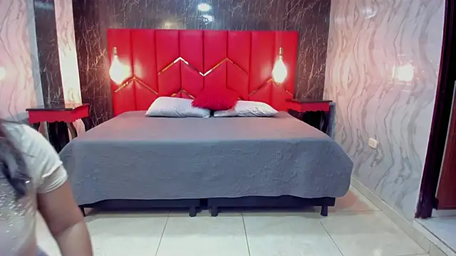 Snapshot of LatinaHoleQueen chatting on 11-22-25, 02:27 LatinaHoleQueen online show from 11-22-25, 02:27