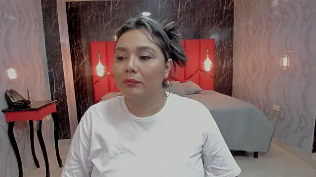 LatinaHoleQueen online show from 07-17-26, 03:29