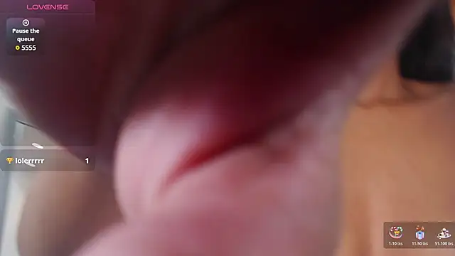 Snapshot of adarosex chatting on 12-13-25, 11:32 adarosex online show from 12-13-25, 11:32