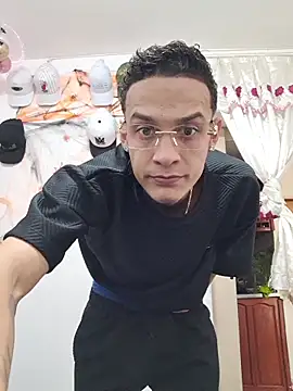 Snapshot of Ethanho0t chatting on 10-25-25, 04:35 Ethanho0t online show from 10-25-25, 04:35