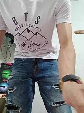 Snapshot of Ethanho0t chatting on 12-02-25, 12:21 Ethanho0t online show from 12-02-25, 12:21