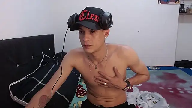 Snapshot of Ethanho0t chatting on 12-20-25, 09:38 Ethanho0t online show from 12-20-25, 09:38