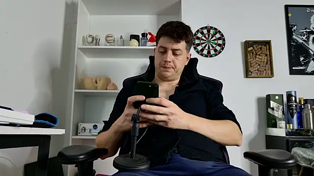 Snapshot of aaron_nvk chatting on 12-15-25, 09:30 aaron nvk online show from 12-15-25, 09:30