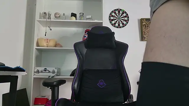 Snapshot of aaron_nvk chatting on 03-08-26, 04:49 aaron nvk online show from 03-08-26, 04:49