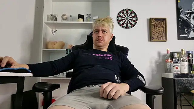 Snapshot of aaron_nvk chatting on 04-10-26, 05:12 aaron nvk online show from 04-10-26, 05:12