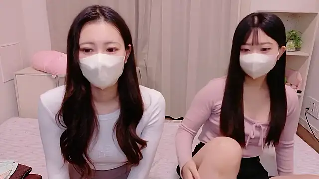 MOEMOE-Q online show from 10-17-25, 04:09