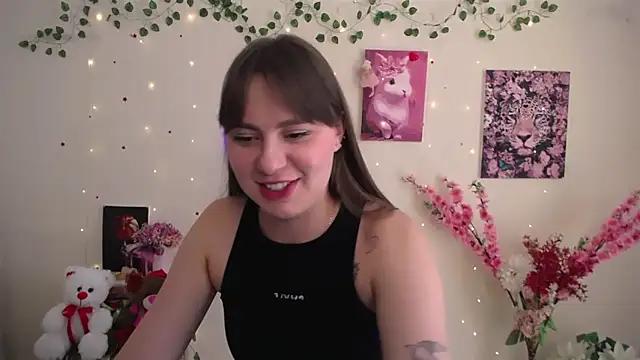 Snapshot of Amanda_Bright_ chatting on 05-19-26, 10:32 Amanda Bright online show from 05-19-26, 10:32