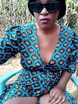 Snapshot of sweetLady89 chatting on 11-10-25, 04:33 sweetLady89 online show from 11-10-25, 04:33