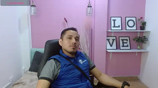 Snapshot of ColombiaStrip chatting on 10-02-25, 03:19 ColombiaStrip online show from 10-02-25, 03:19