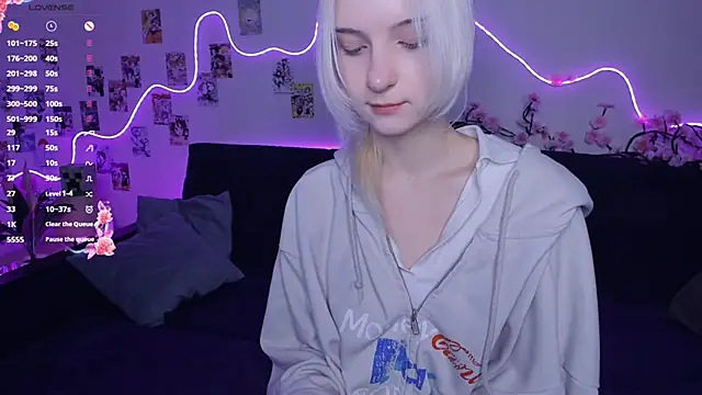 Snapshot of Megan--chan chatting on 11-16-25, 09:31 Megan--chan online show from 11-16-25, 09:31