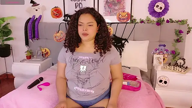 Alanaa Gomez online show from 10-08-25, 12:03