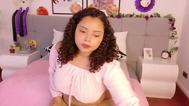 Alanaa Gomez online show from 10-21-25, 09:04